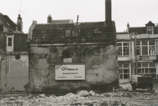 862053 Gezicht op het bijgebouwtje (de bakkerij) van bakker Verbraeken (Willemstraat 9), achter het pand Willemstraat ...